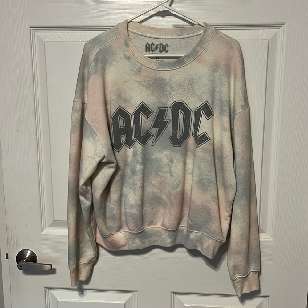 Long sleeve sweater, slightly worn